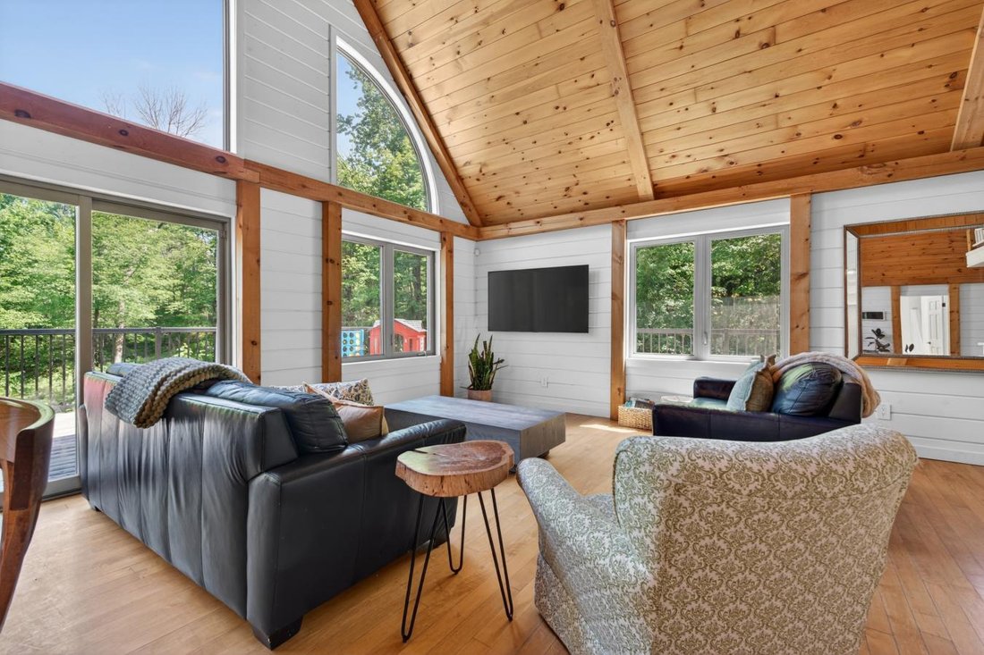 House in Parham, Ontario, Canada 4 - 18099024