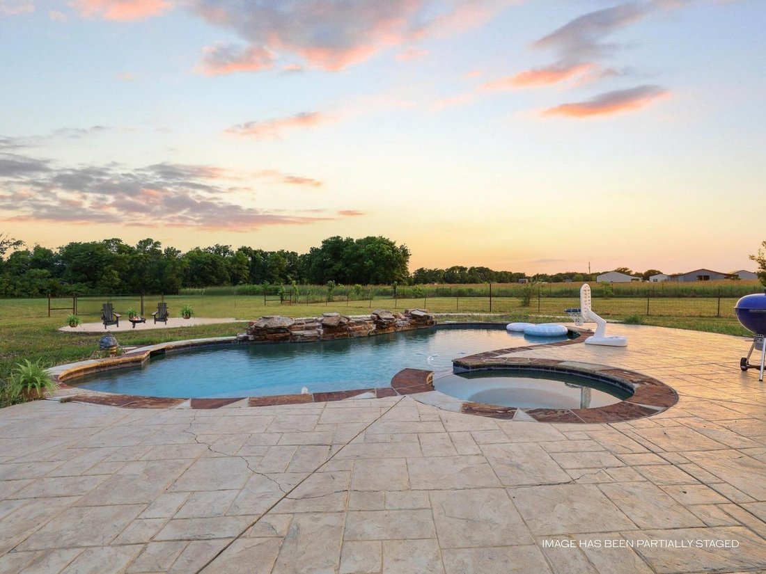 House in Trenton, Texas, United States 4 - 18101036
