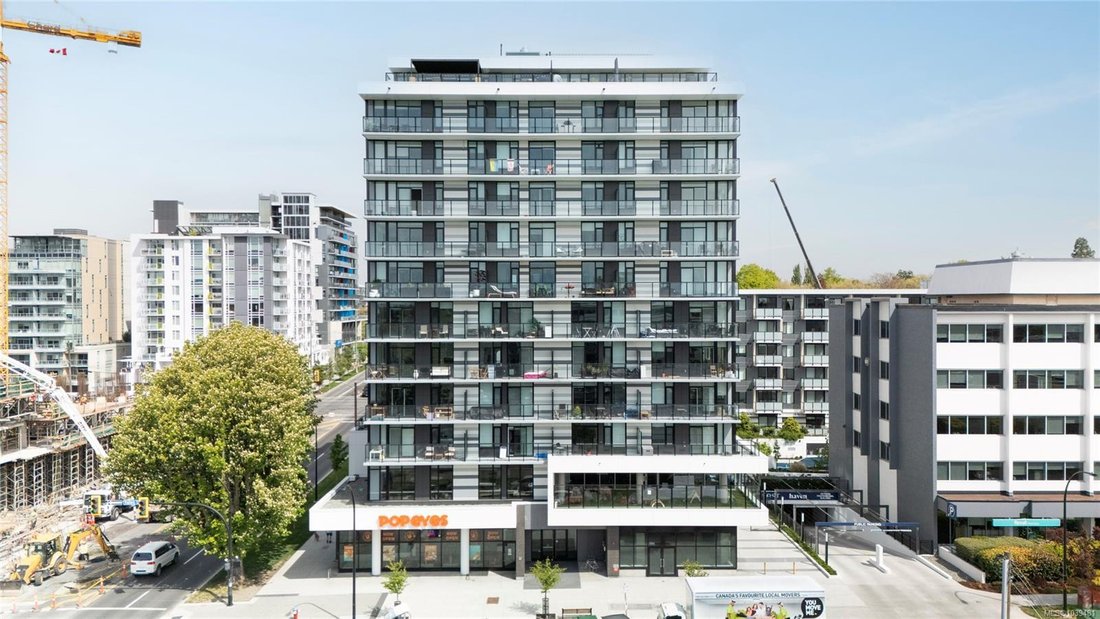 Condo in Victoria, British Columbia, Canada 1 - 18096360