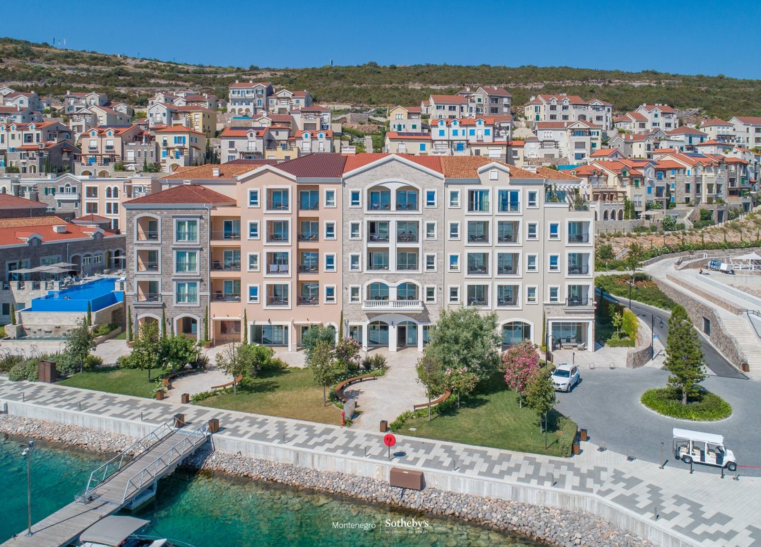 Apartment in Milovići, Tivat Municipality, Montenegro 3 - 17892312