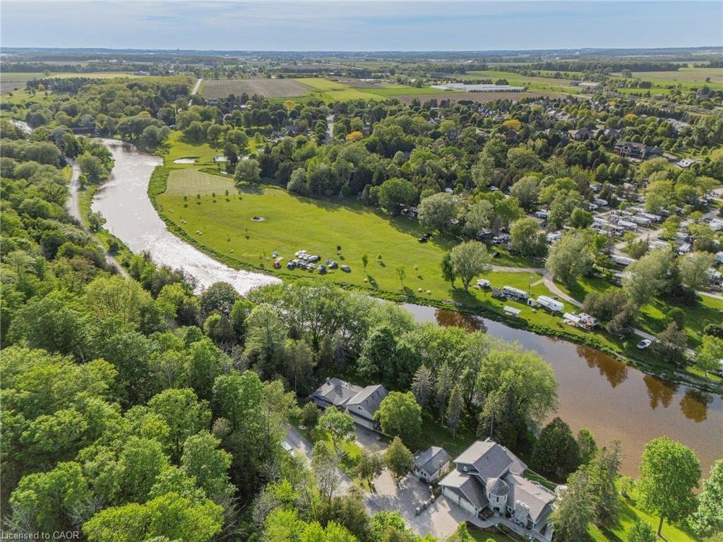 House in West Montrose, Ontario, Canada 1 - 18096348