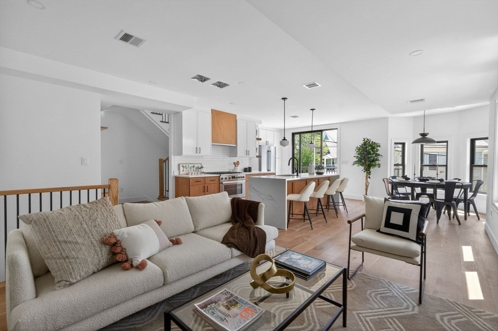 Condo in Somerville, Massachusetts, United States 1 - 18092315