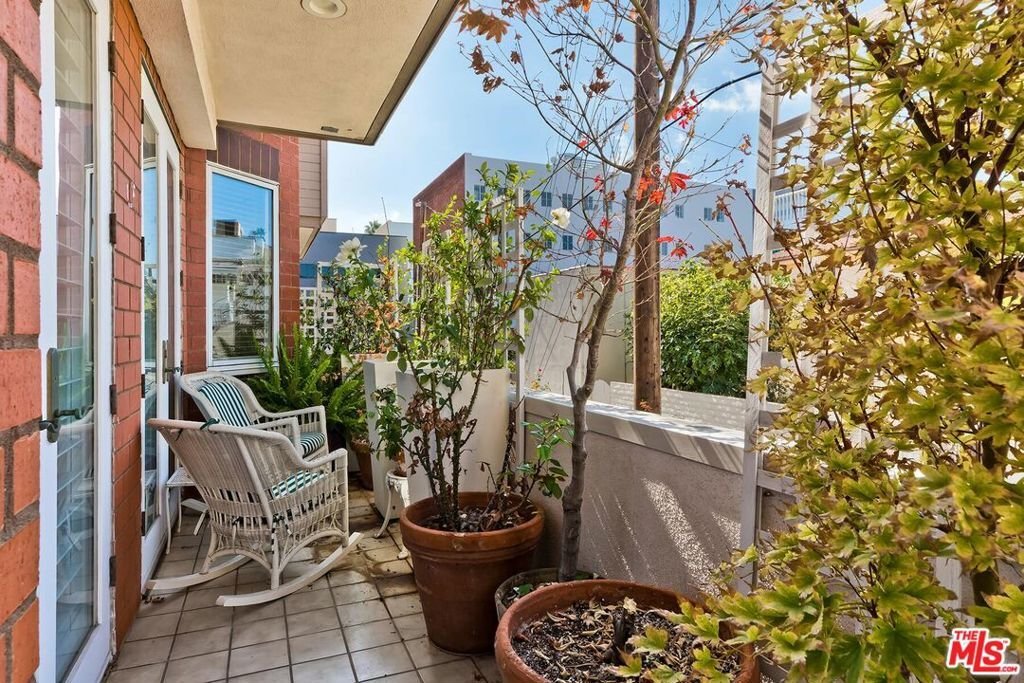 Condo in Beverly Hills, California, United States 5 - 18095011