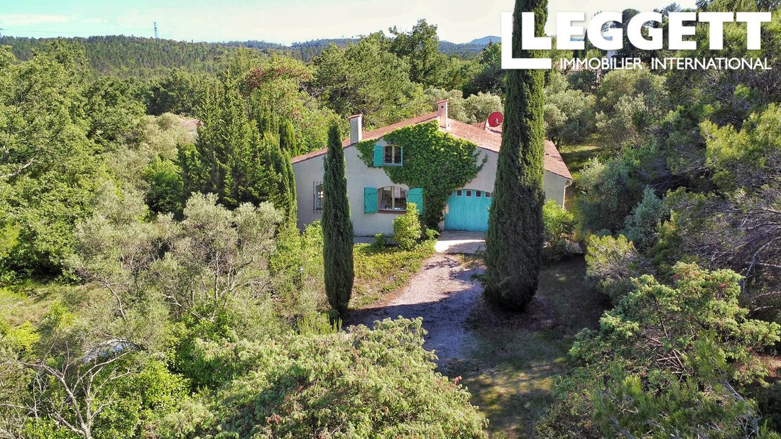 Villa in Saint-Paul-en-Forêt, Provence-Alpes-Côte d'Azur, France 1 - 18093377