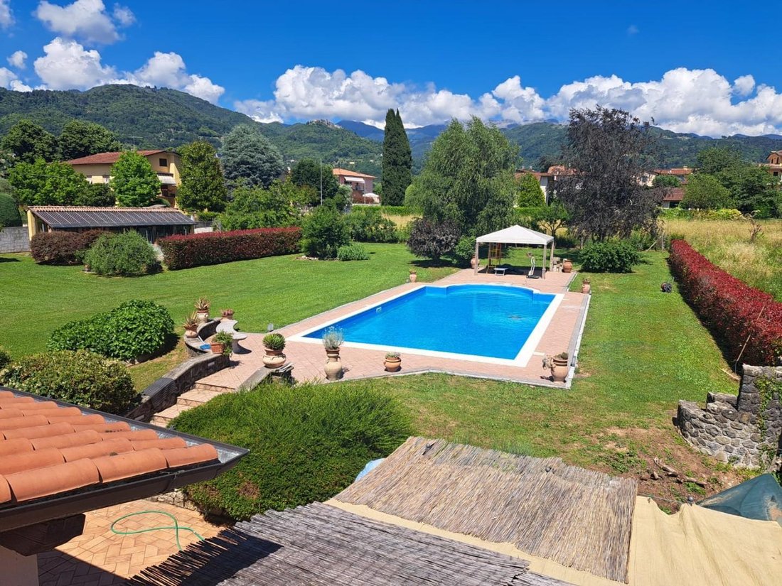 Villa in Barga, Tuscany, Italy 1 - 18096049
