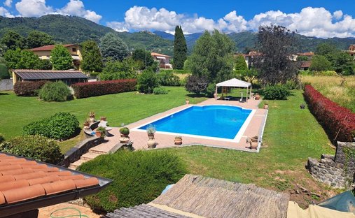 Villa in Barga, Tuscany, Italy 1