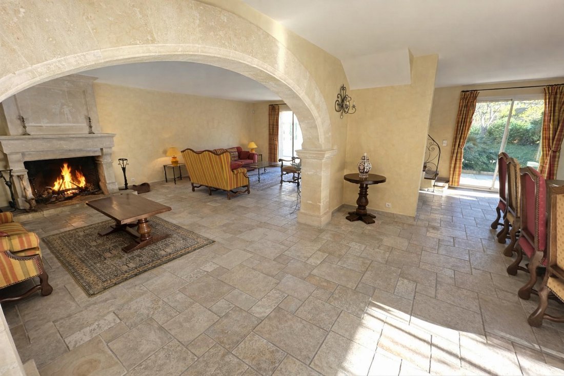 Villa in Les Hameaux, Saint-Victoret, France 2 - 18101797