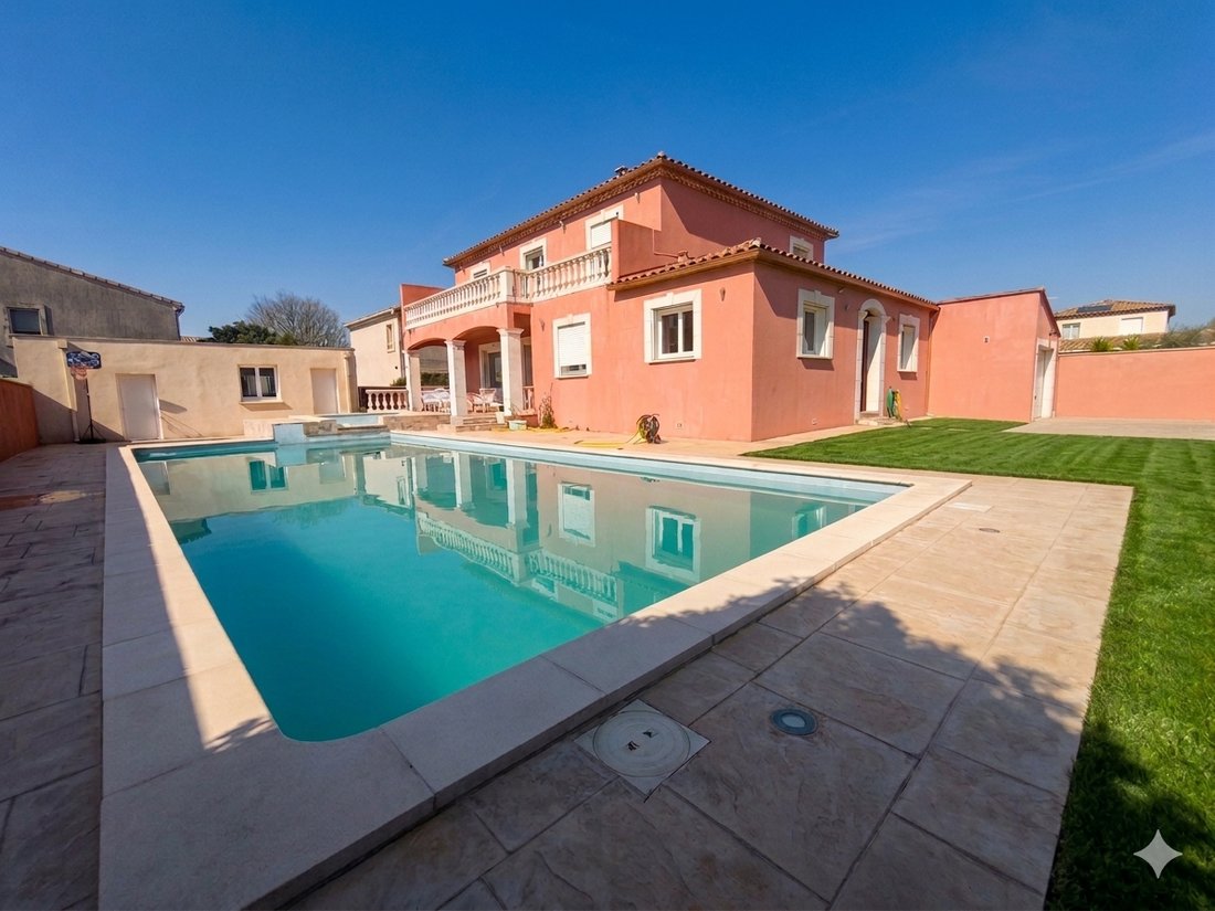 Villa in Arènes, Nimes, France 1 - 18099569