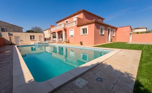 Villa in Arènes, Nimes, France 1
