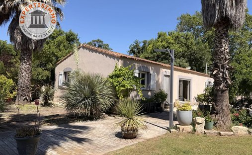 House in La Cadiere, Saint-Victoret, France 1