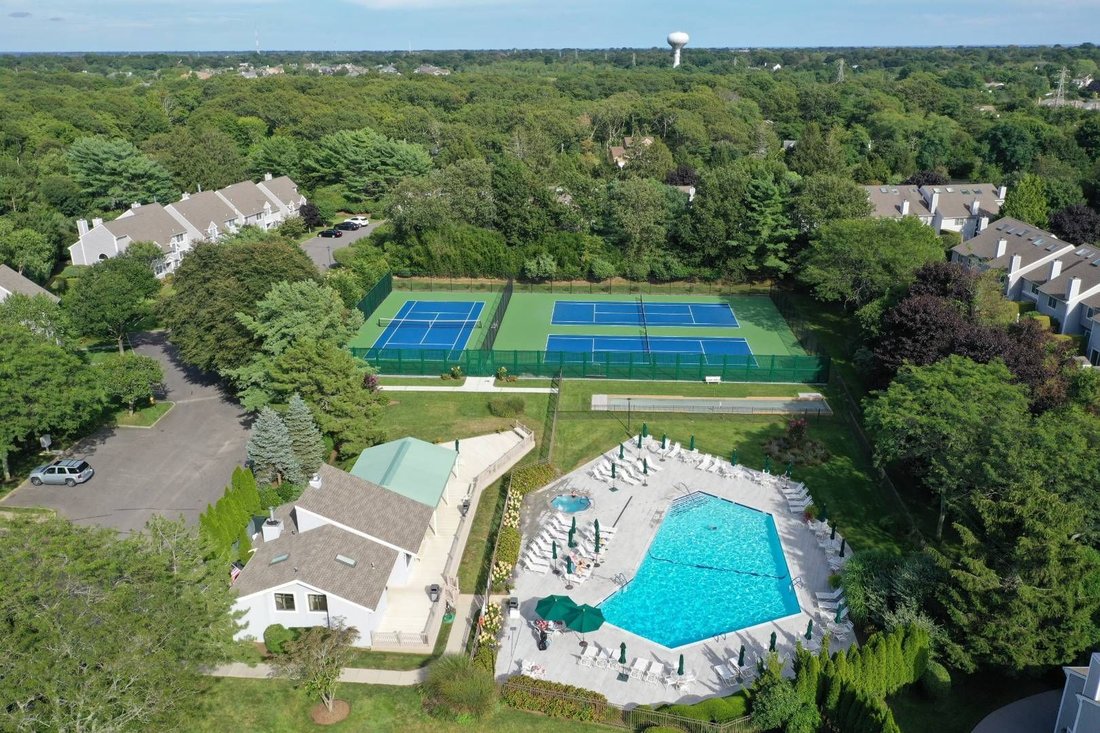 Southampton, New York, United States 1 - 18101586