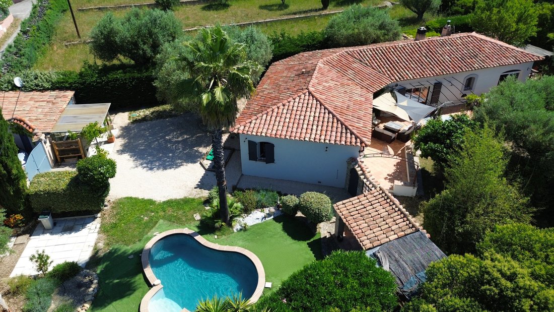 House in Les Freres-Les Cancades-Les Ginestes, Le Beausset, France 1 - 18092787