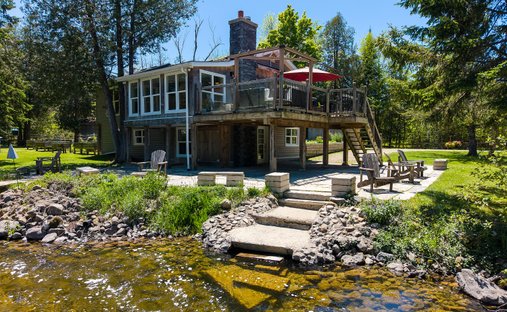 House in Holland Centre, Ontario, Canada 1