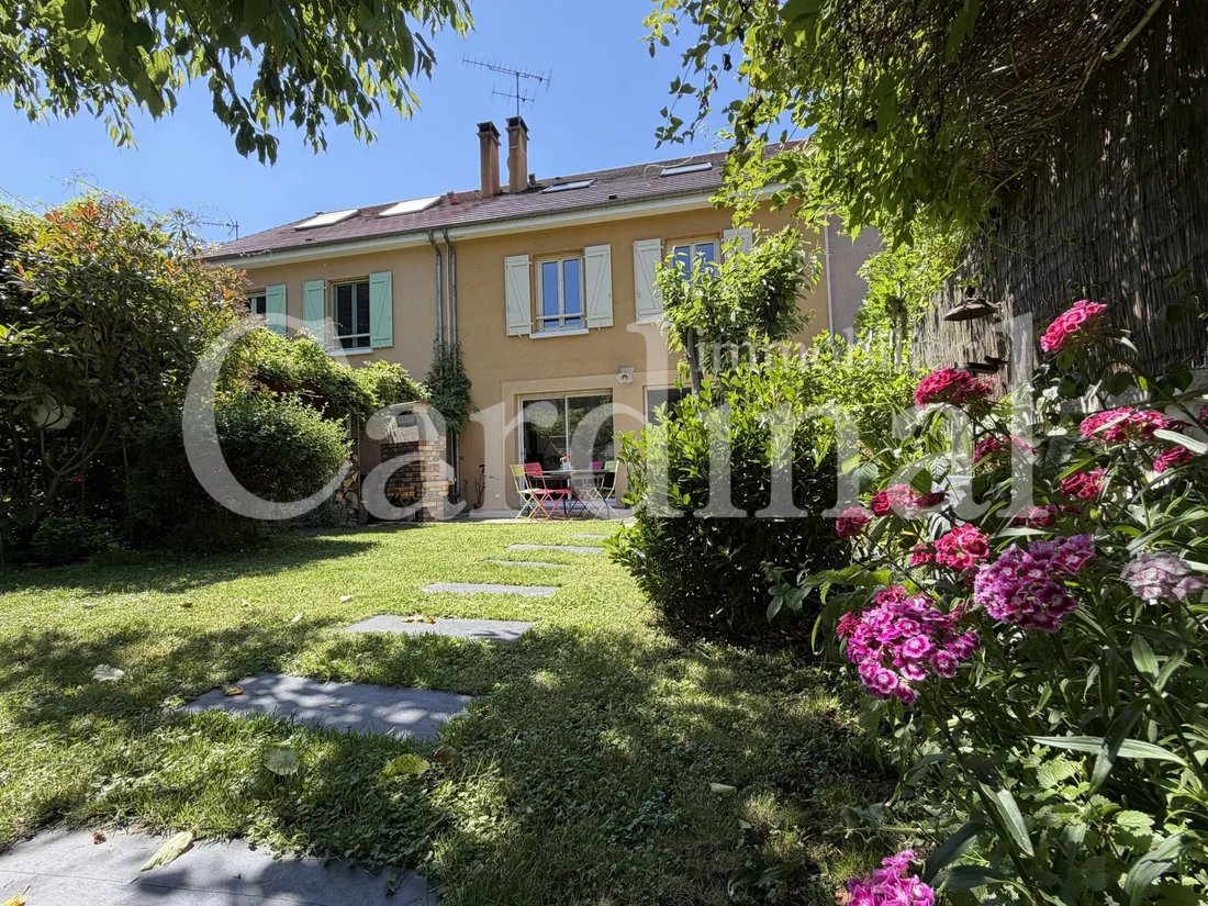 House in Le Village, Noisy-le-Roi, France 1 - 18100942