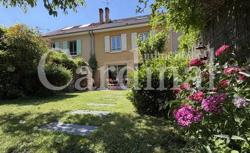 House in Le Village, Noisy-le-Roi, France 1