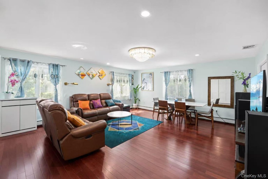 House in Jericho, New York, United States 4 - 18100858