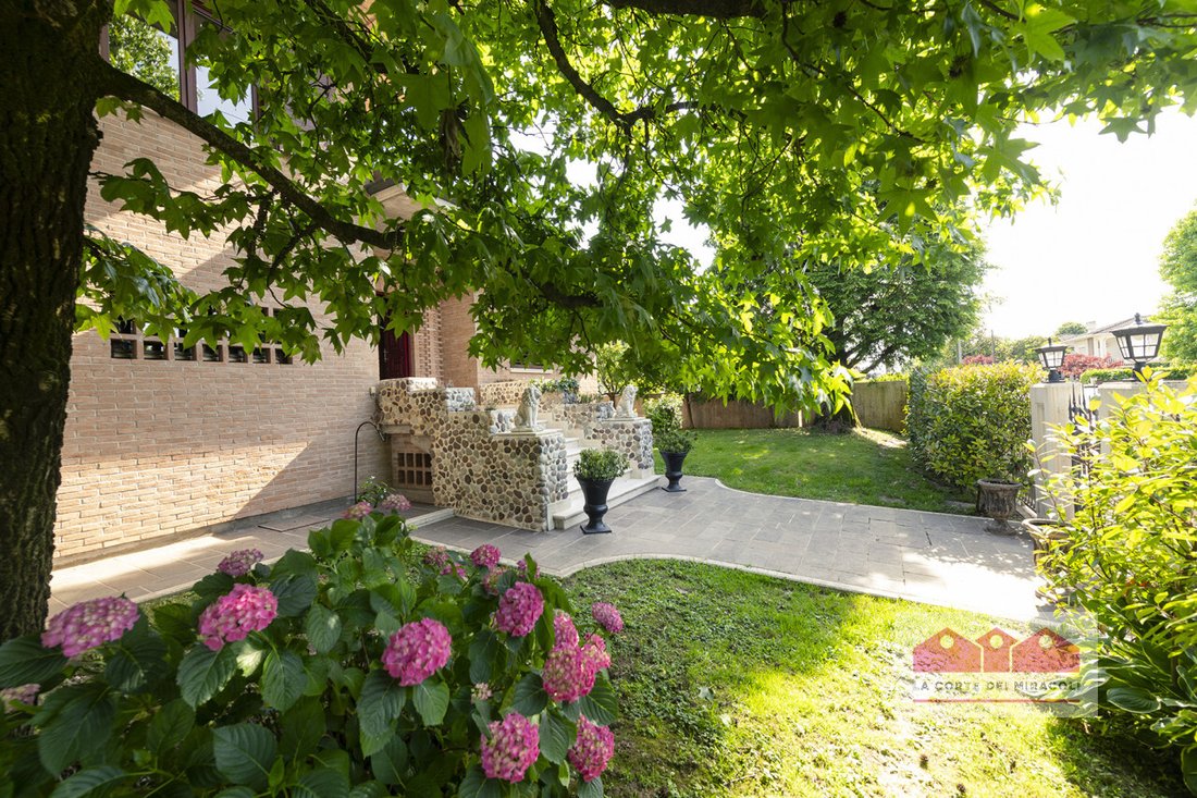 Villa in Caldogno, Veneto, Italy 1 - 18096786