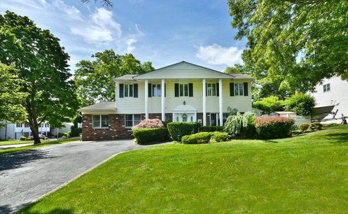 House in Commack, New York, United States 1