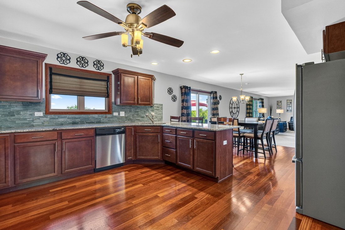 House in New Lenox, Illinois, United States 2 - 18095344