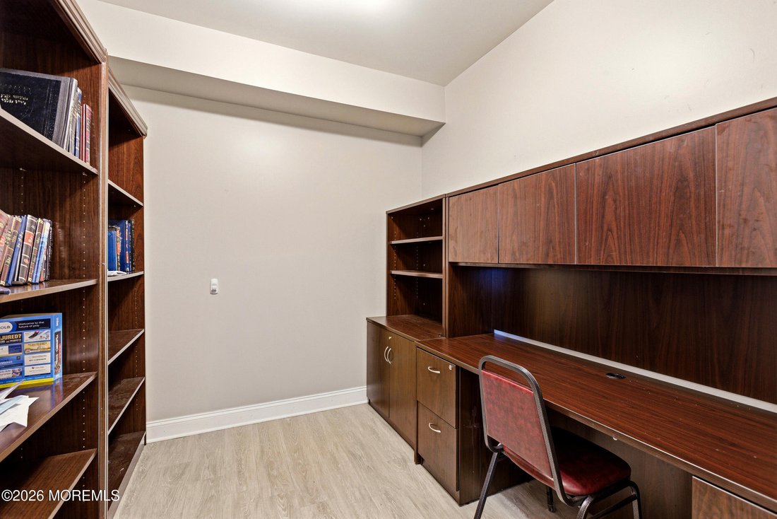 Condo in Lakewood Township, New Jersey, United States 5 - 18091180