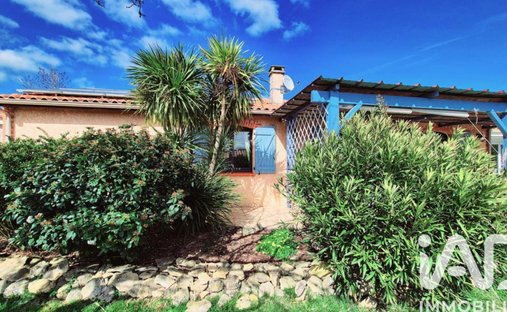 House in Castelnouvel, Leguevin, France 1