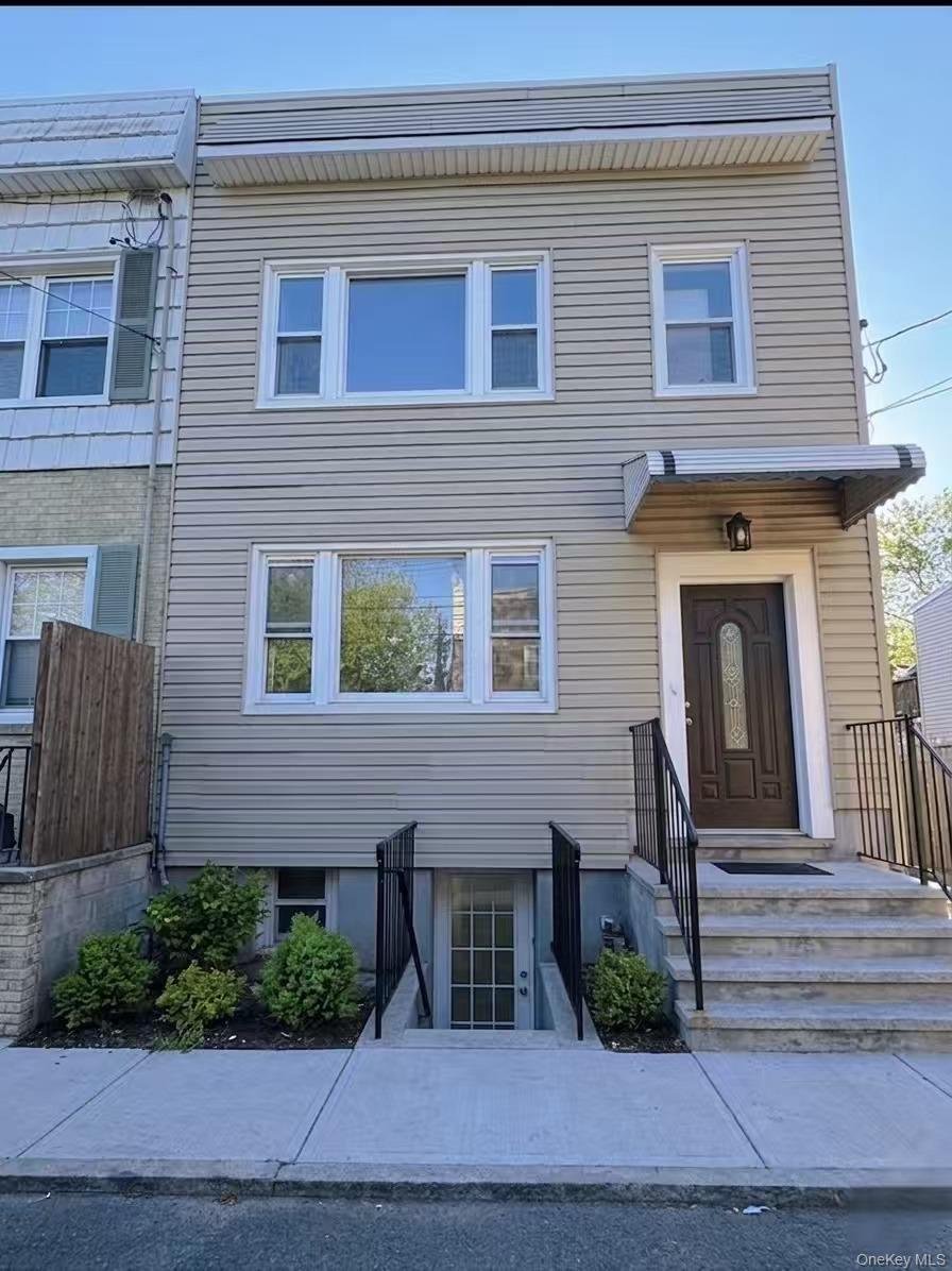 House in New York, New York, United States 1 - 18100856