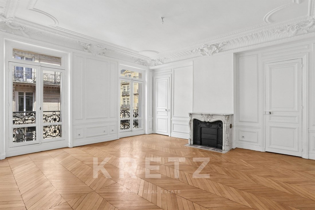 Apartment in Triangle d'Or, Paris 8e Arrondissement, Paris 5 - 16711715