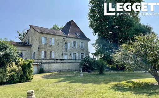 Castle in Saint-Jean-de-Blaignac, Nouvelle-Aquitaine, France 1