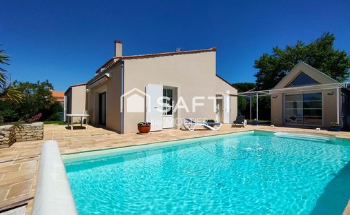 House in Bourg, Lagord, France 1