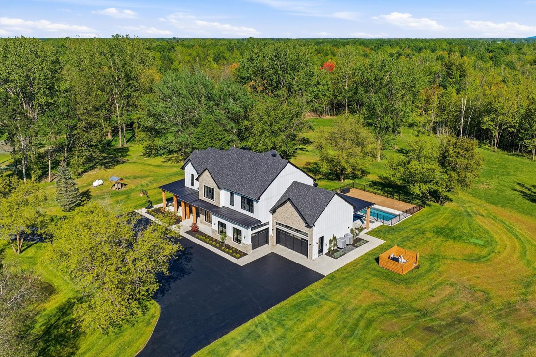 House in Sainte-Julie, Quebec, Canada 5 - 18107349