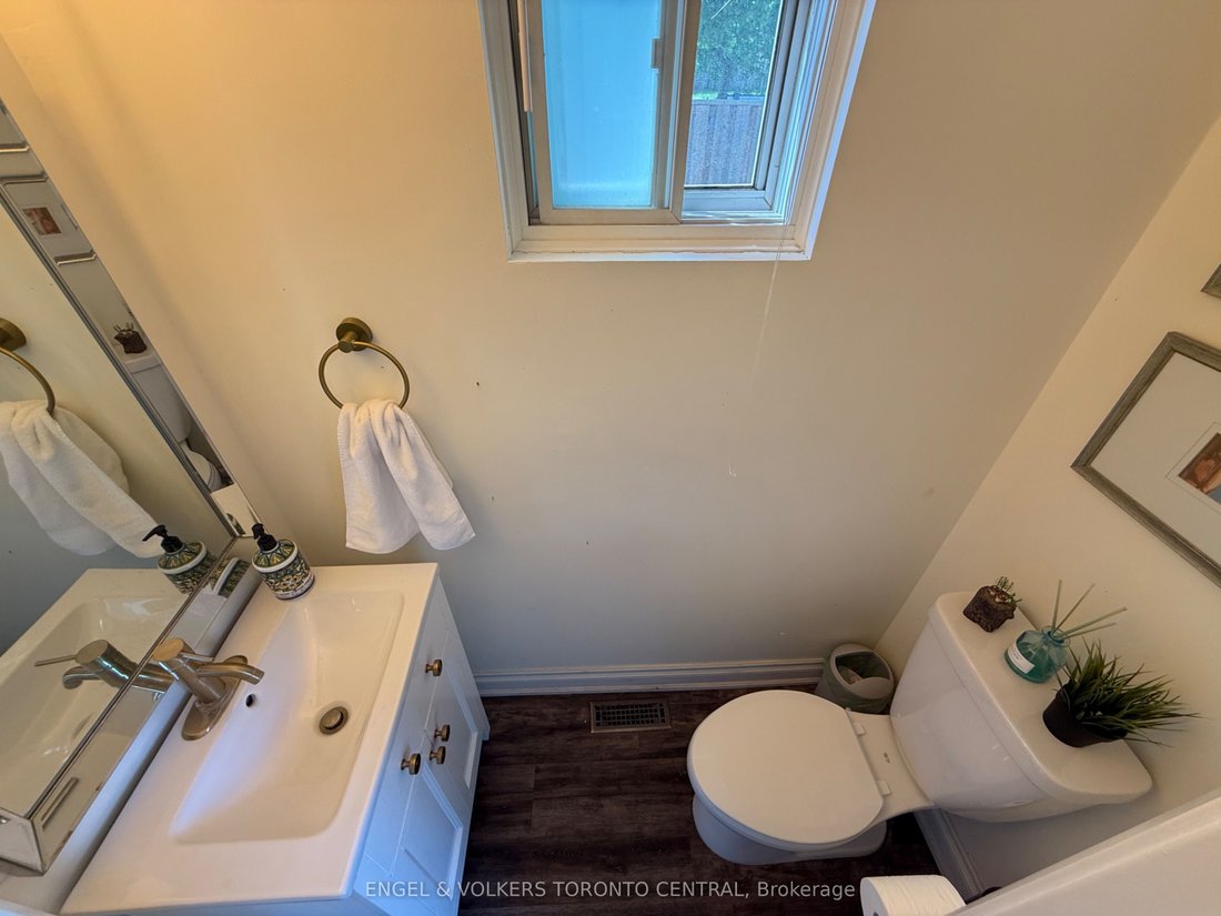 House in Guelph, Ontario, Canada 4 - 18103271