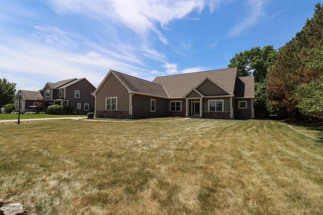 House in Pewaukee, Wisconsin, United States 1 - 18094768