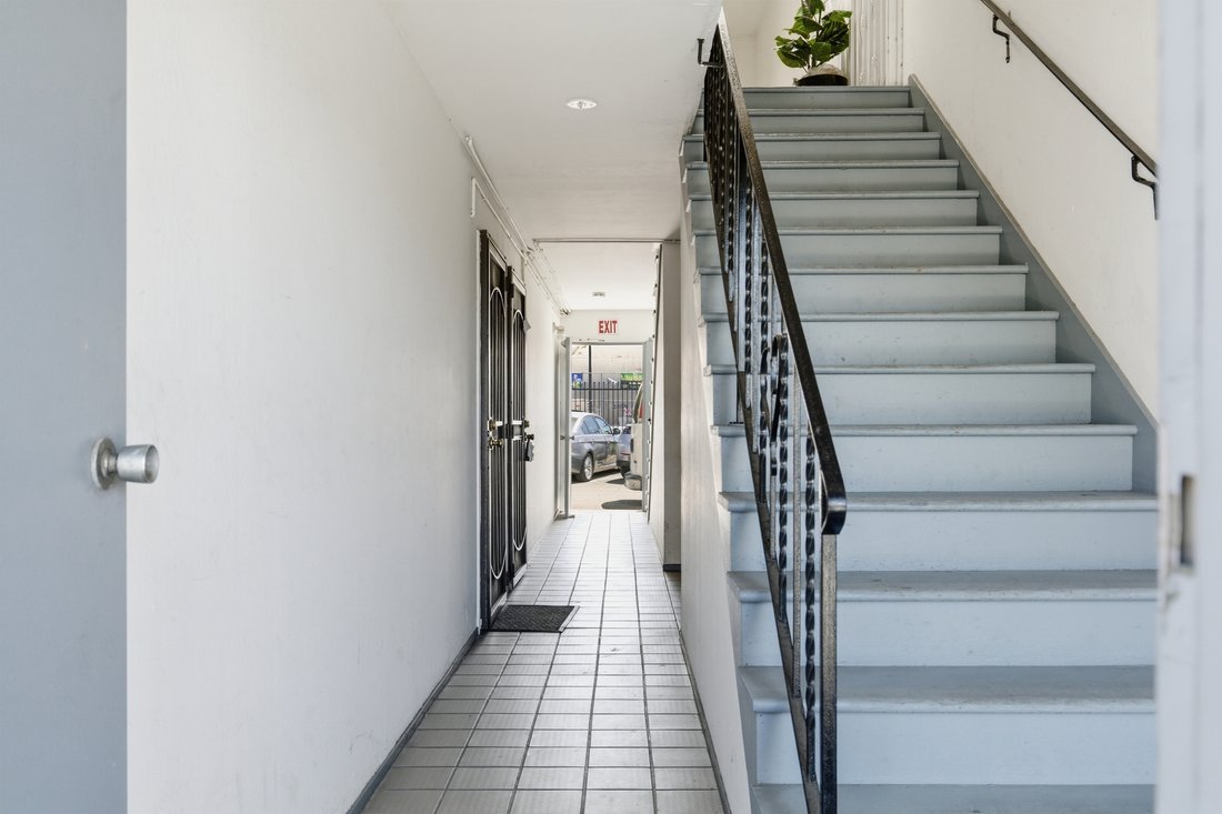 Berkeley, California, United States 3 - 18090682