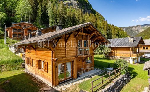 Chalet in Morzine, Auvergne-Rhône-Alpes, France 1