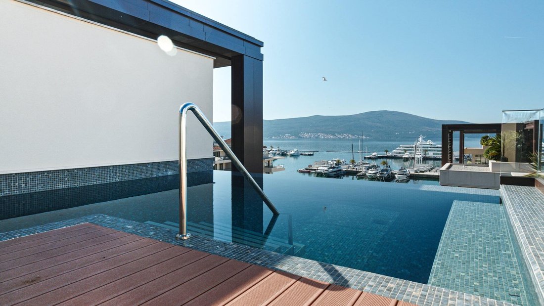 Apartment in Tivat, Tivat Municipality, Montenegro 3 - 16503914