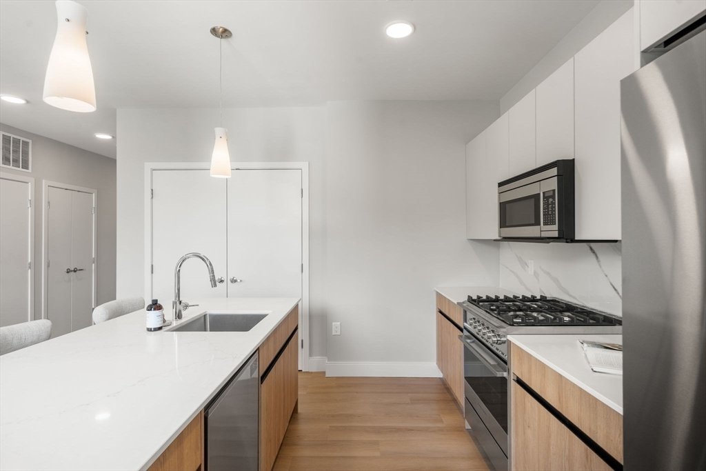 Condo in Boston, Massachusetts, United States 3 - 18096313