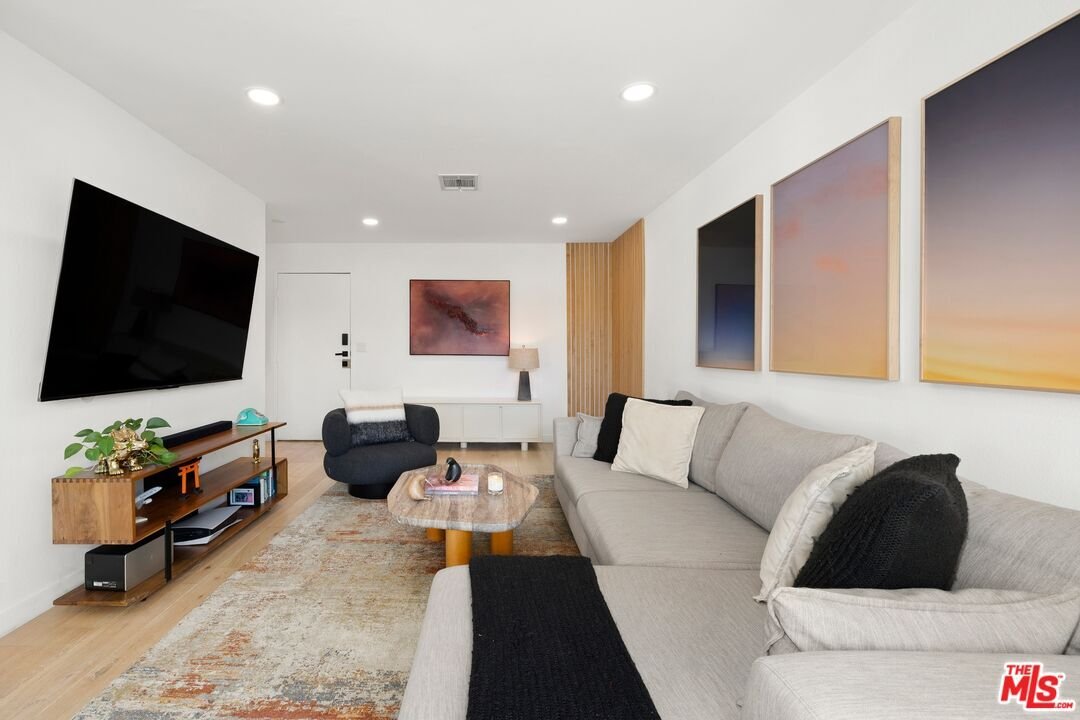 Condo in Los Angeles, California, United States 5 - 18092833