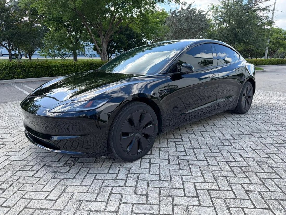 Sedan in Pompano Beach, FL, United States 1 - 18103851