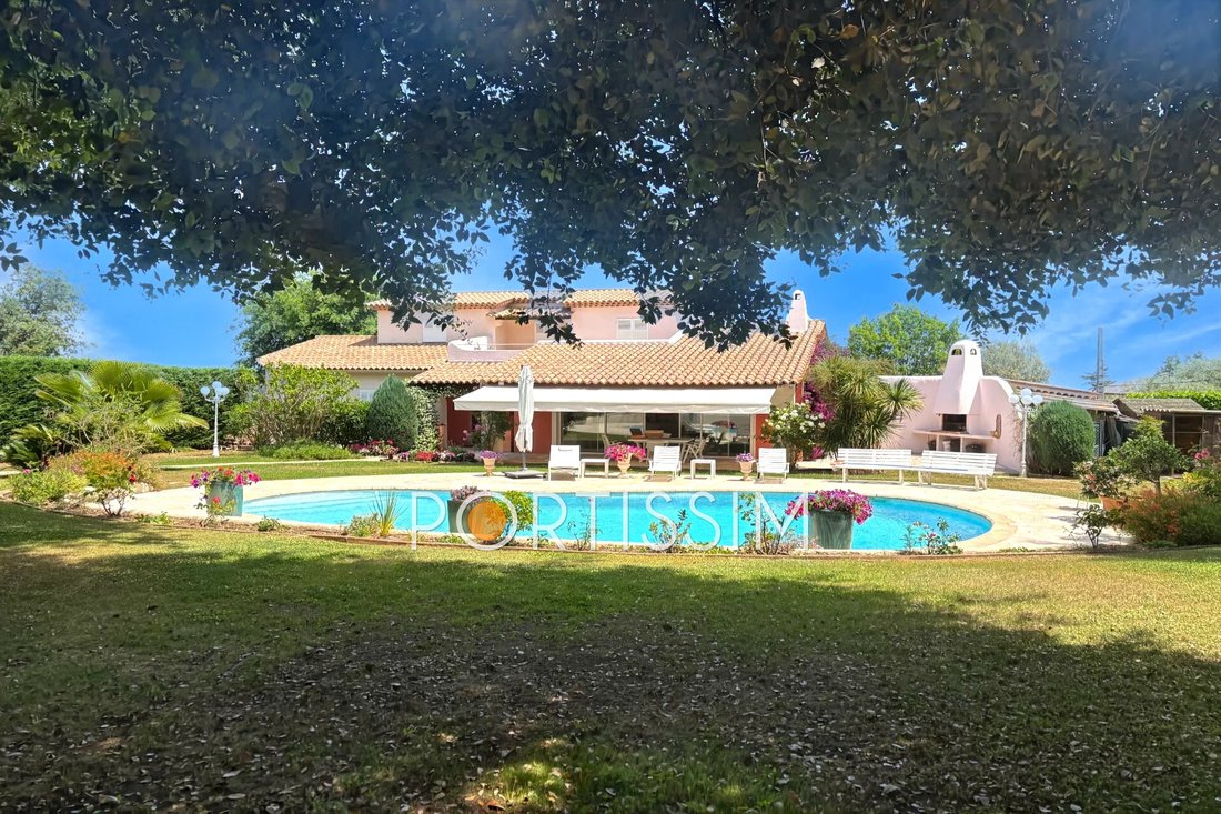 Villa in Le Rouret, Provence-Alpes-Côte d'Azur, France 2 - 17861063