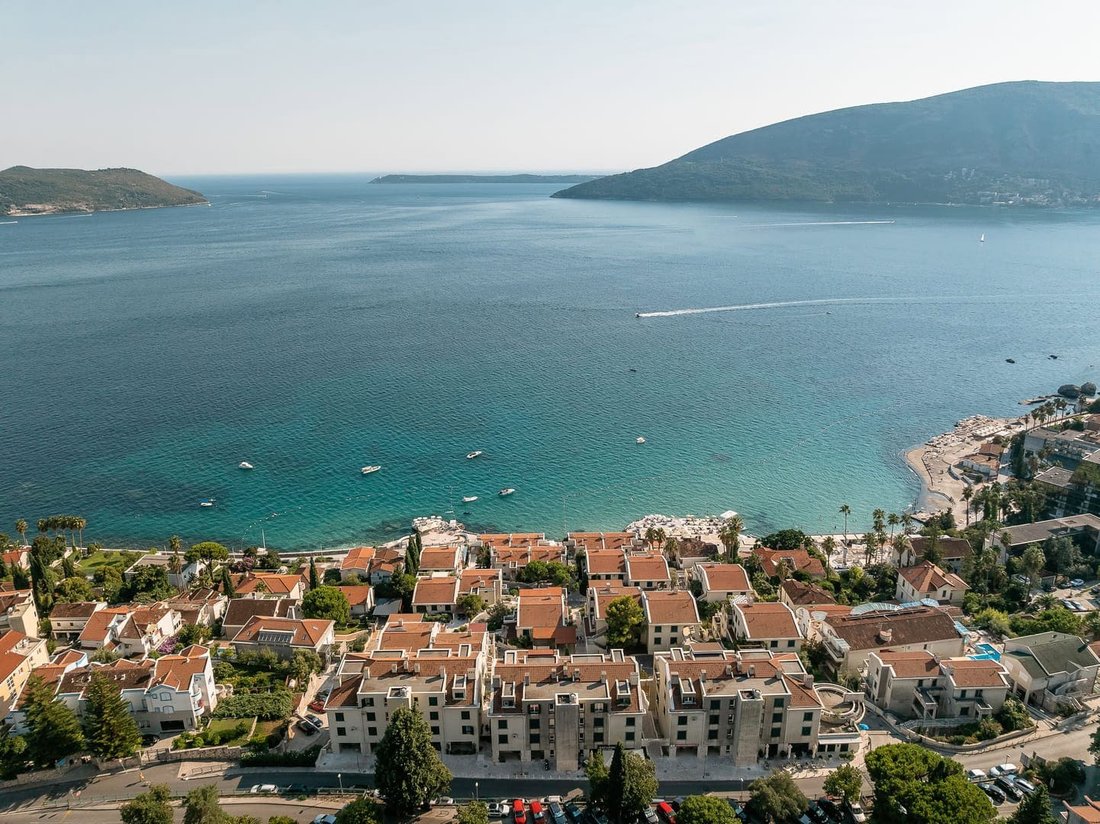 Apartment in Herceg Novi, Herceg Novi Municipality, Montenegro 2 - 16503742