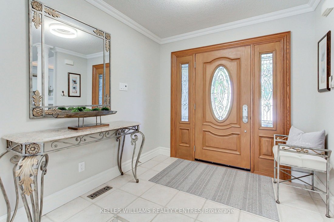House in Aurora, Ontario, Canada 5 - 18095935