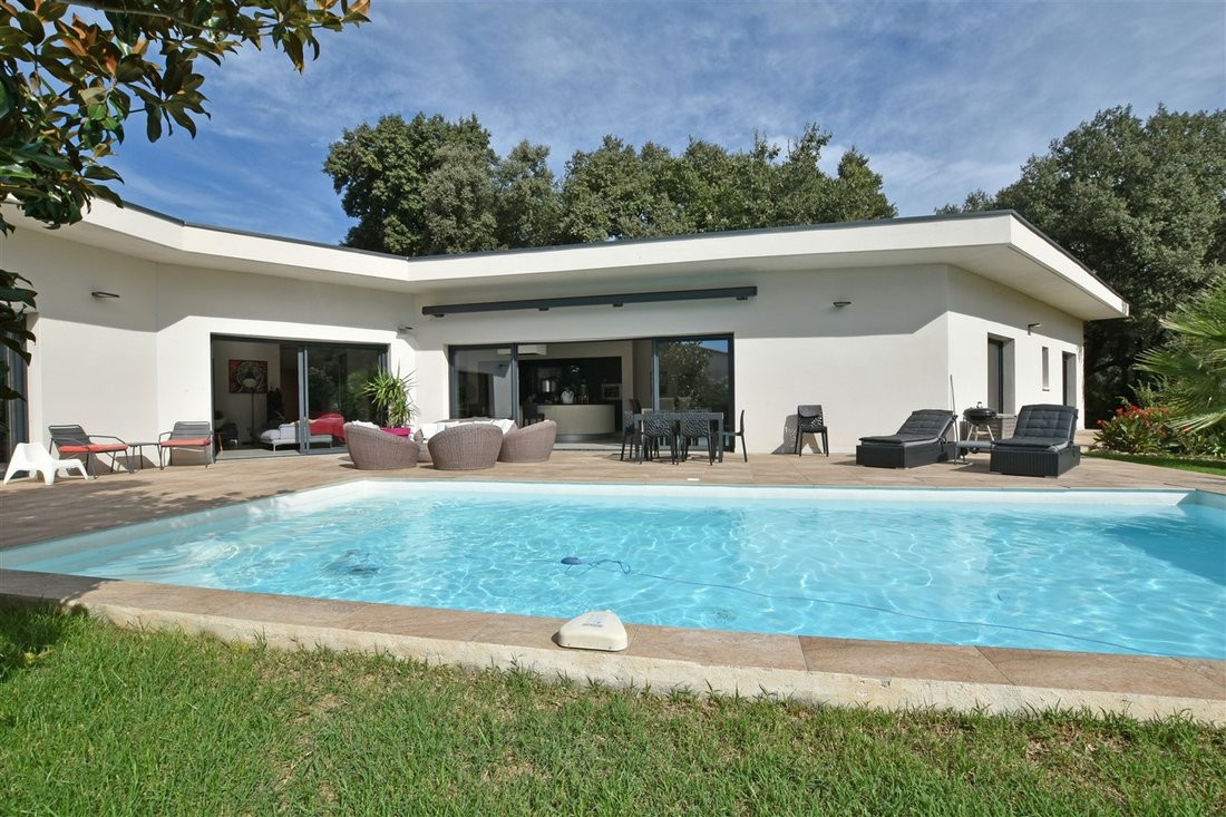 Villa en Aubais, Occitania, Francia 1 - 18092604