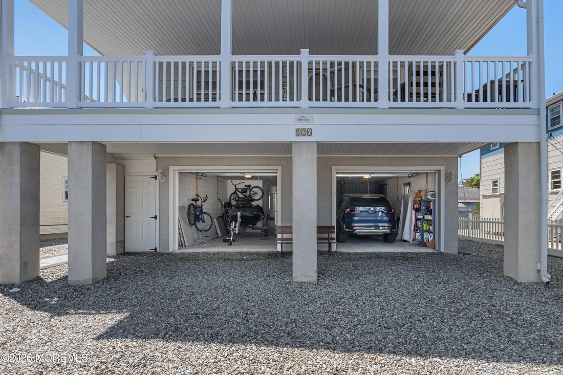 House in Ship Bottom, New Jersey, United States 4 - 18108321