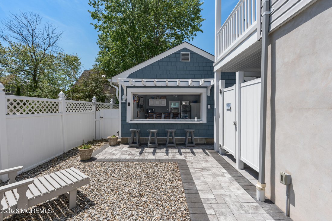 House in Ship Bottom, New Jersey, United States 2 - 18108321