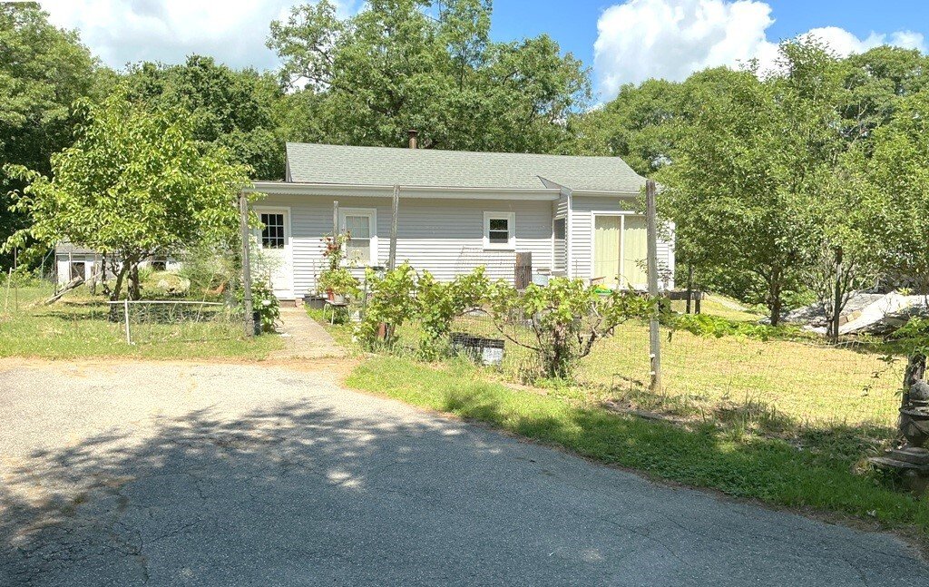 House in Johnston, Rhode Island, United States 1 - 18108343
