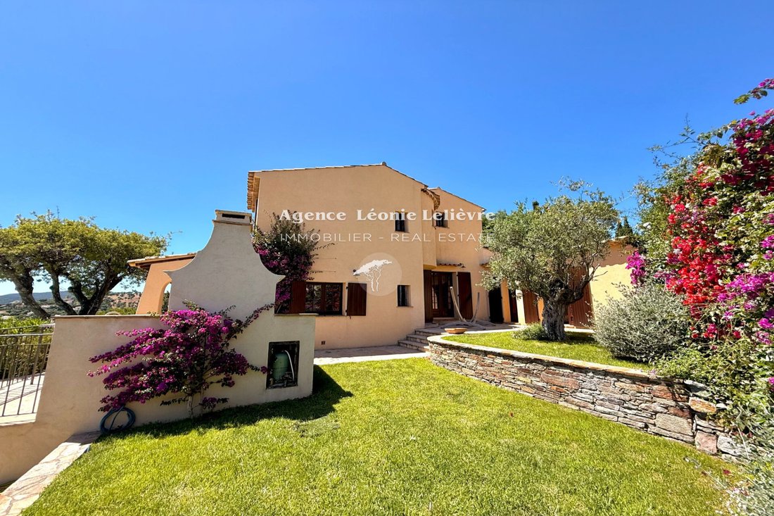 Villa in Les Issambres, Roquebrune-sur-Argens, France 3 - 18098954