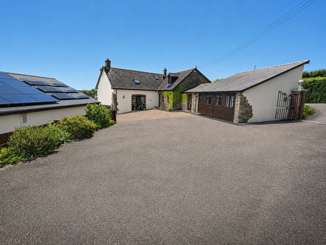 House in Frithelstockstone, England 1 - 16546843