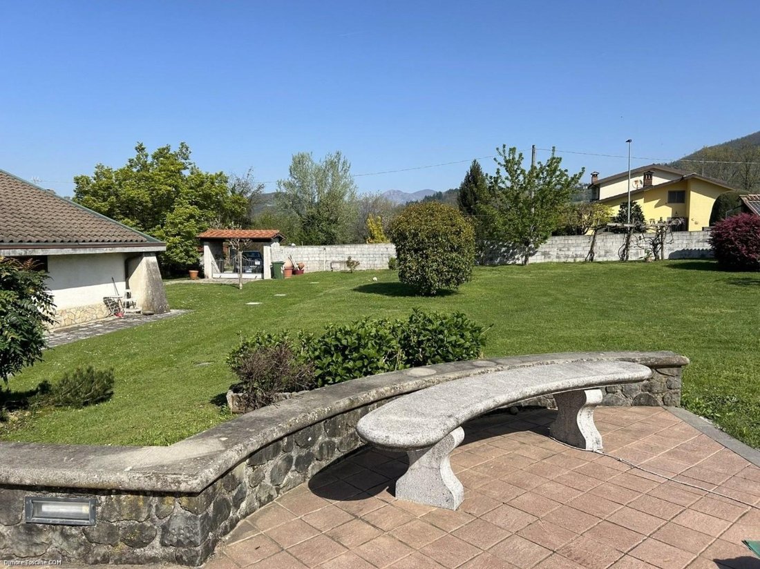 Villa in Barga, Tuscany, Italy 5 - 18096049