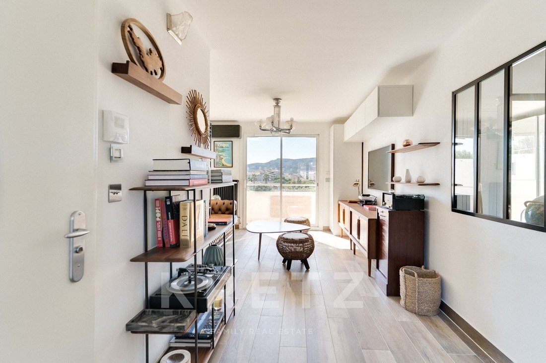 Apartment in Vieille Chapelle, 8e Arrondissement, Marseille 4 - 18103462