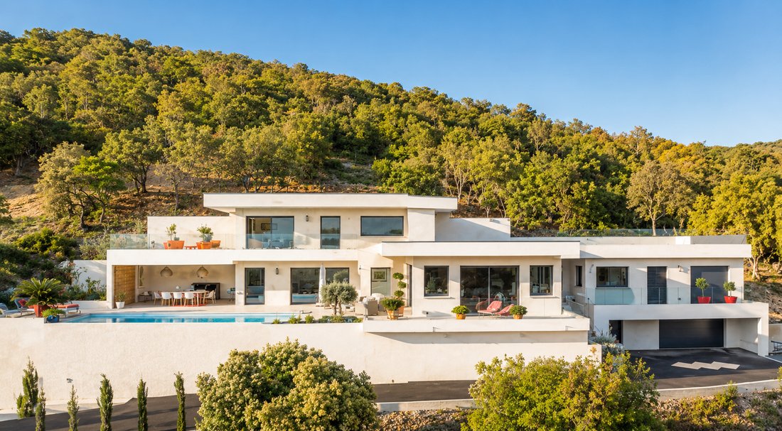 Villa in La Londe-les-Maures, Provence-Alpes-Côte d'Azur, France 2 - 17929730